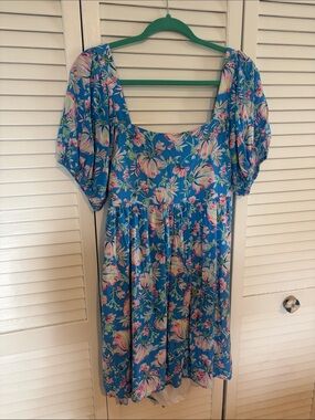 Blue Floral Scoop Neck Dress with Open Back and Puffed Sleves